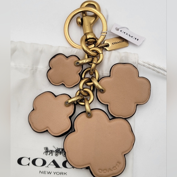 💥NWT💥 Coach Tea Rose w/ Sequins Bag Charm - Picture 5 of 7